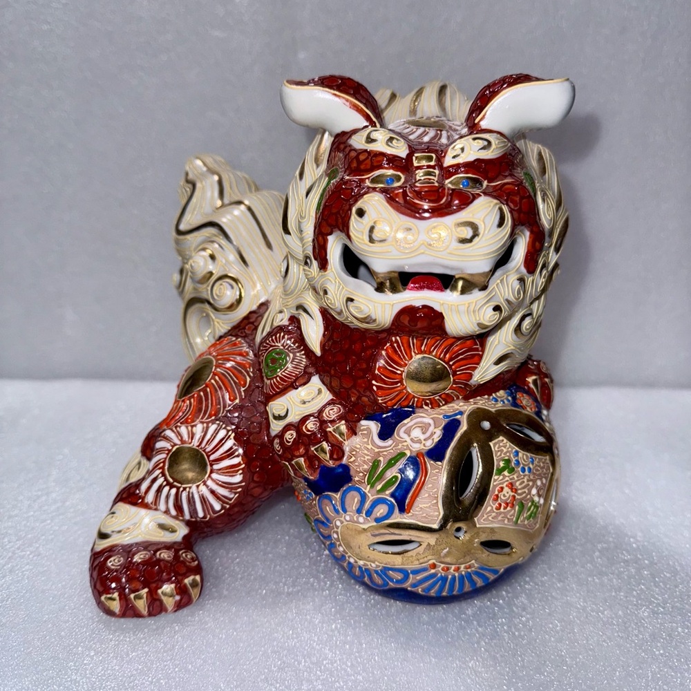 Vintage Japanese Kutani Cermic ShiShi Temple Lion Foo Dog Statue